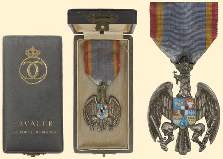 1933 - Knight`s Cross; breast badge, silver, maker`s mark IR - crown.jpg