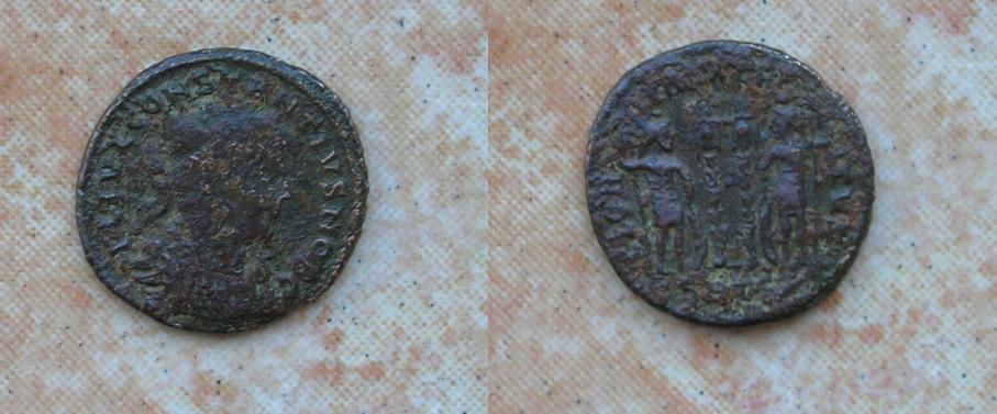 constantius II caesar gloria exercitus 2stindarde, probabil SMTS.. in exerga<br />10RON