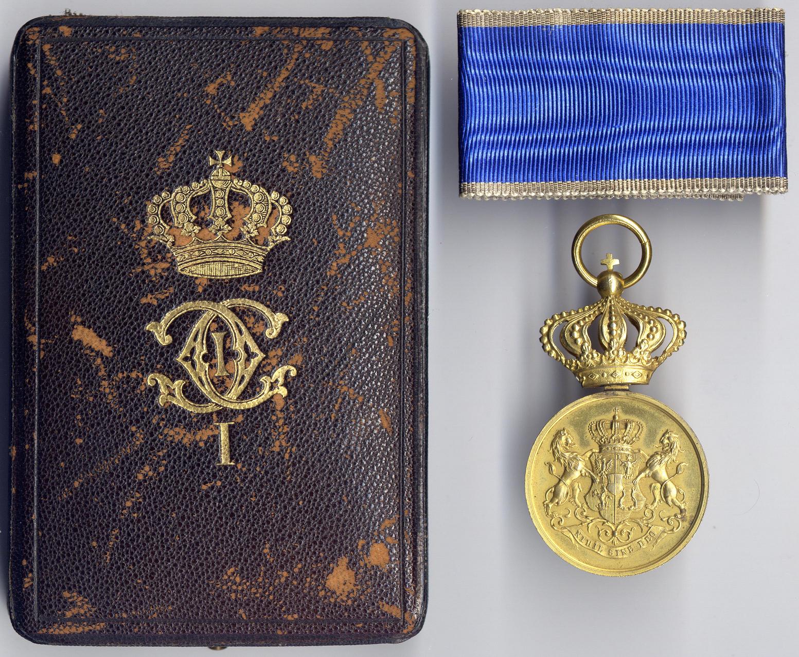 Serv. Cred. EA, UNC+Etui+Band.jpg