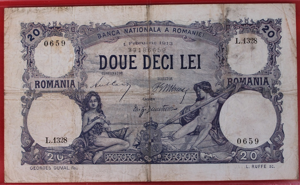 Dupa mine VF-<br />Are doua mici gaurele (una cred ca e impunsatura) in partea mediana)