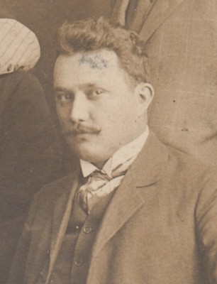 CP Grup barbati detaliu.jpg