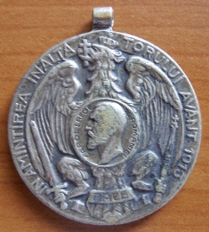 Medalie argint Carol I Rege 1913 fata.JPG